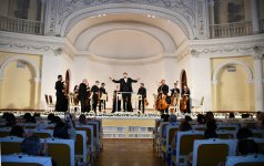 Новое звучание классики – перформанс азербайджанского оркестра под управлением американского дирижера (ФОТО)