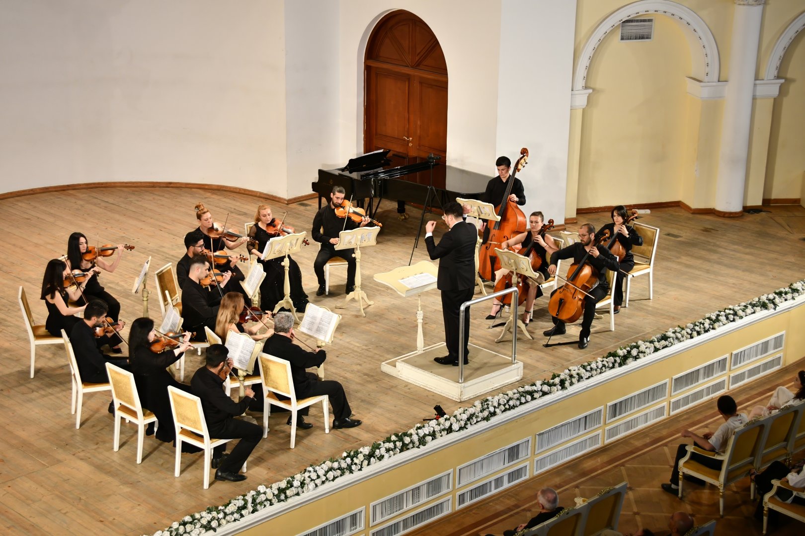 Новое звучание классики – перформанс азербайджанского оркестра под управлением американского дирижера (ФОТО)