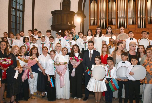 Отмечено 70-летие Детской музыкальной школы имени Гусейнгули Сарабского (ФОТО)