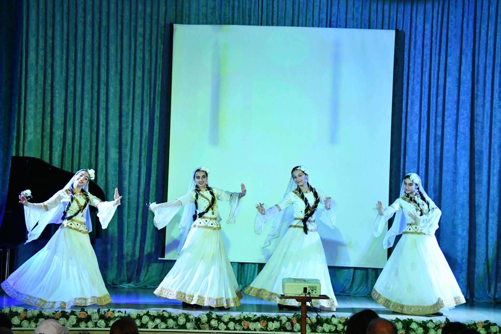 Азербайджанская государственная детская филармония поздравила своих маленьких друзей (ФОТО)