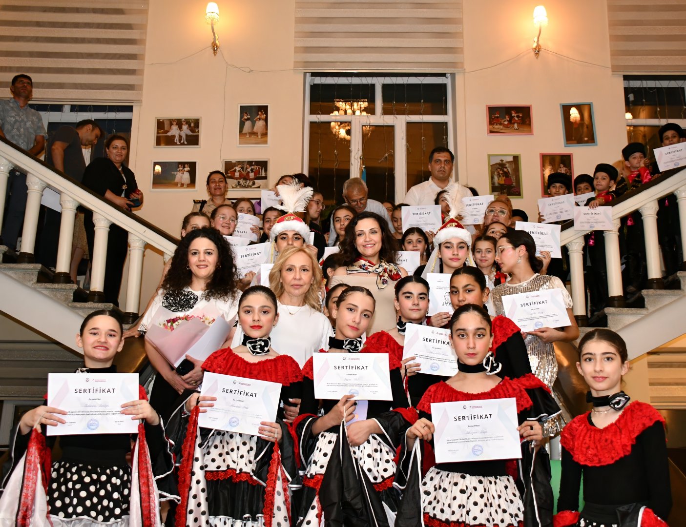 Азербайджанская государственная детская филармония поздравила своих маленьких друзей (ФОТО)