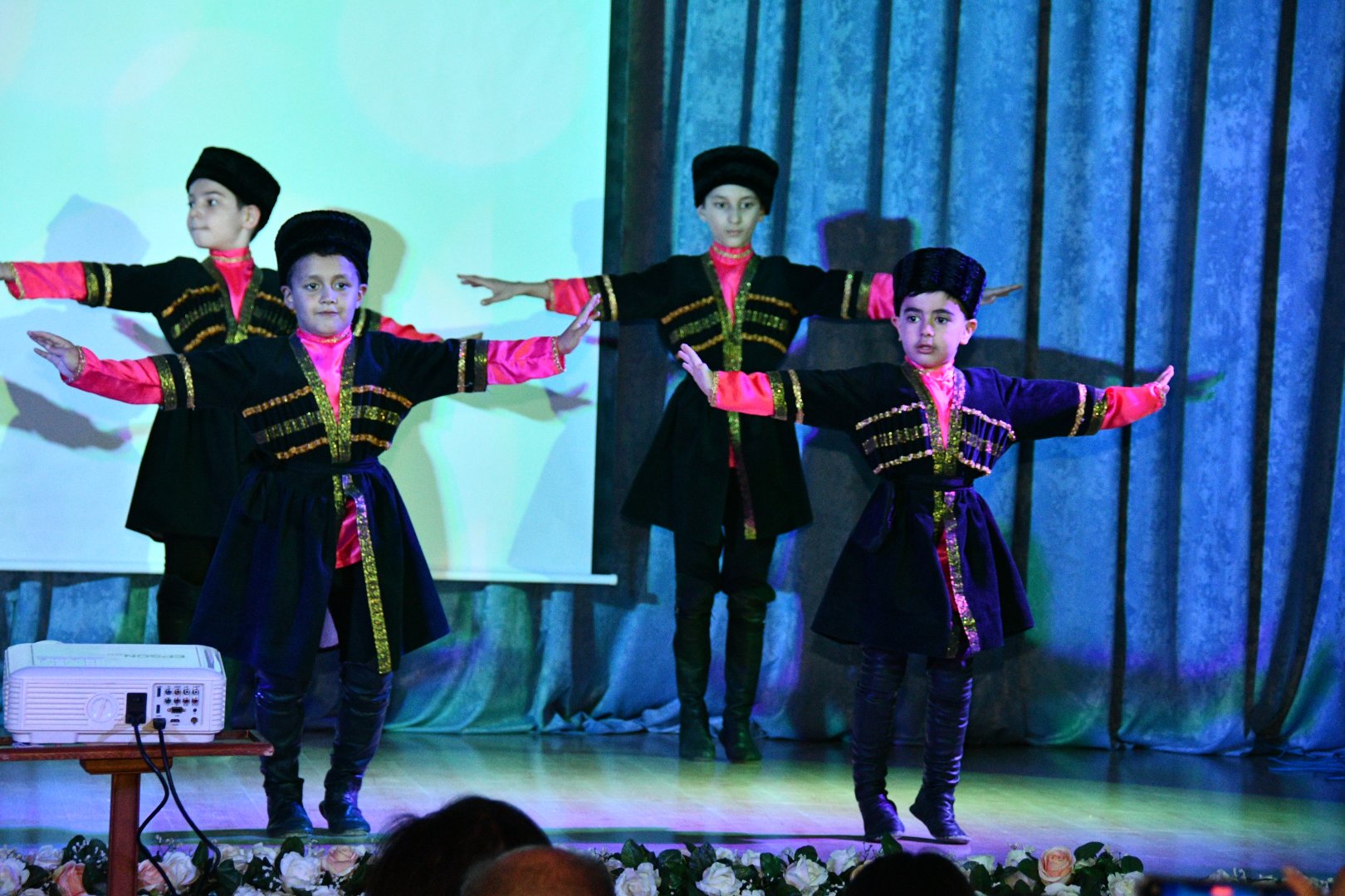 Азербайджанская государственная детская филармония поздравила своих маленьких друзей (ФОТО)