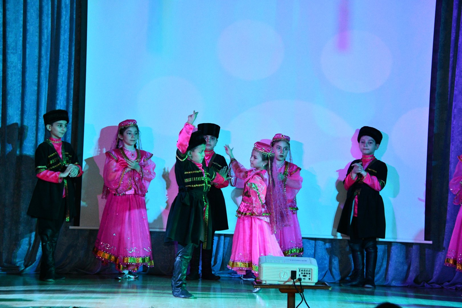 Азербайджанская государственная детская филармония поздравила своих маленьких друзей (ФОТО)