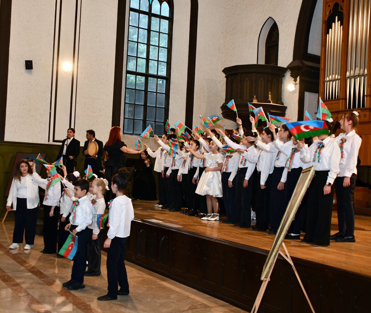 Отмечено 70-летие Детской музыкальной школы имени Гусейнгули Сарабского (ФОТО)