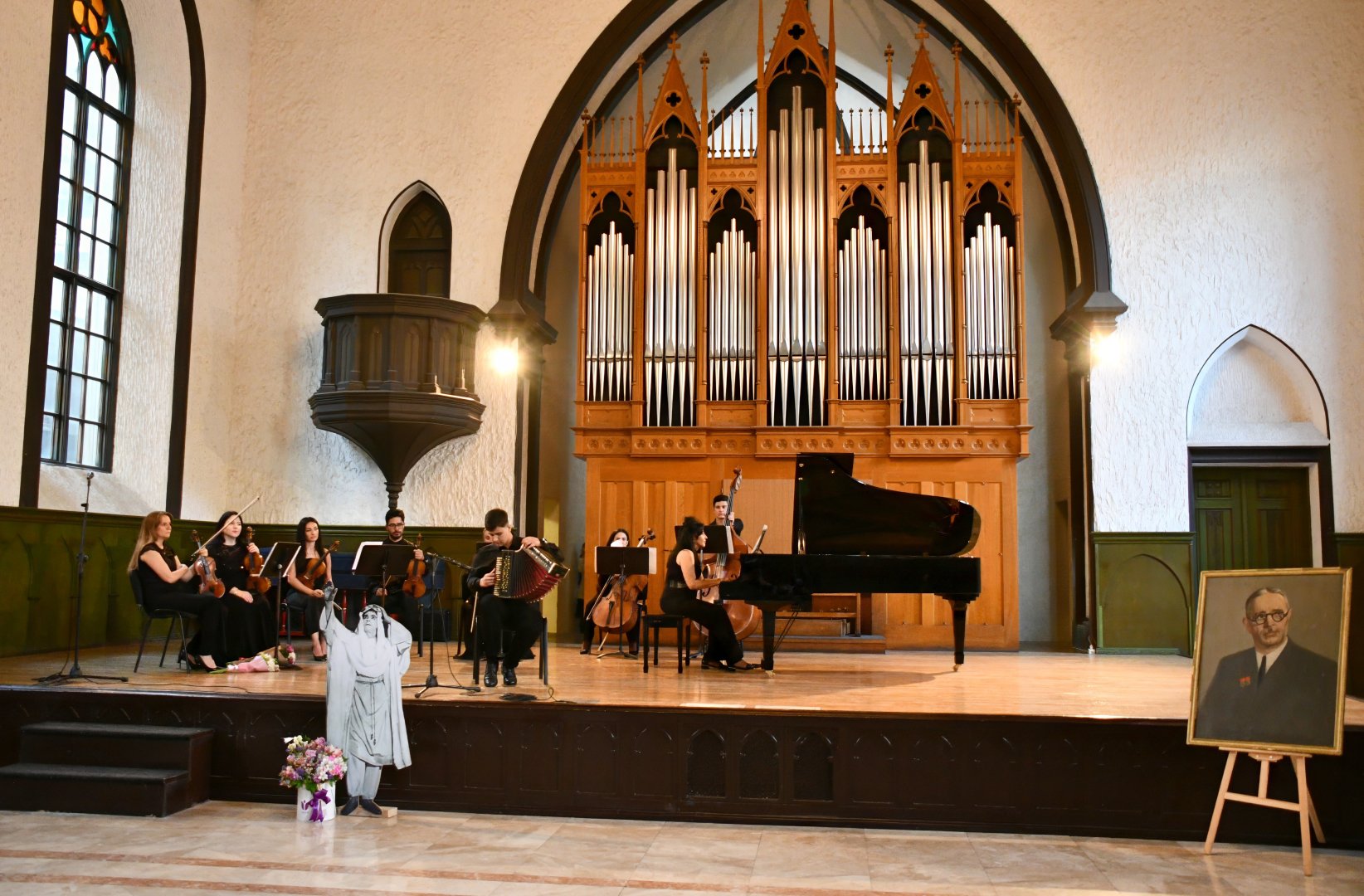 Отмечено 70-летие Детской музыкальной школы имени Гусейнгули Сарабского (ФОТО)