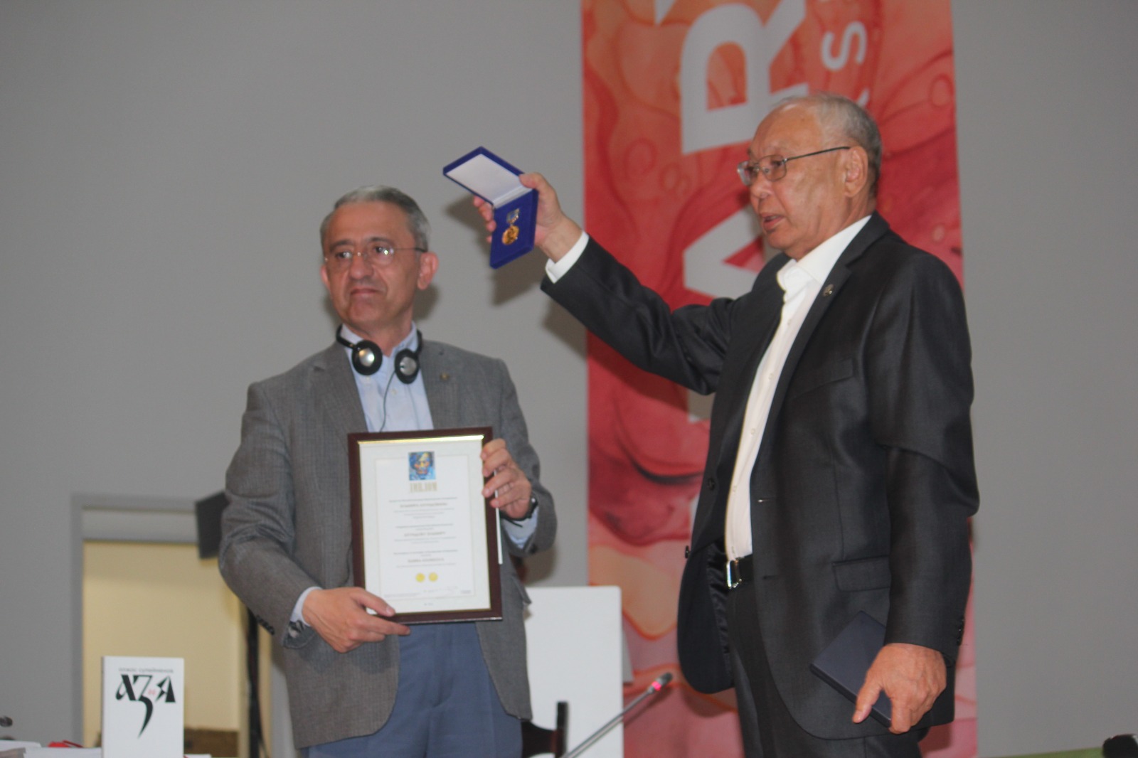 Представители Азербайджана приняли участие в конференции в связи с 50-летием книги Олжаса Сулейменова "Аз и Я" в Алматы (ФОТО)