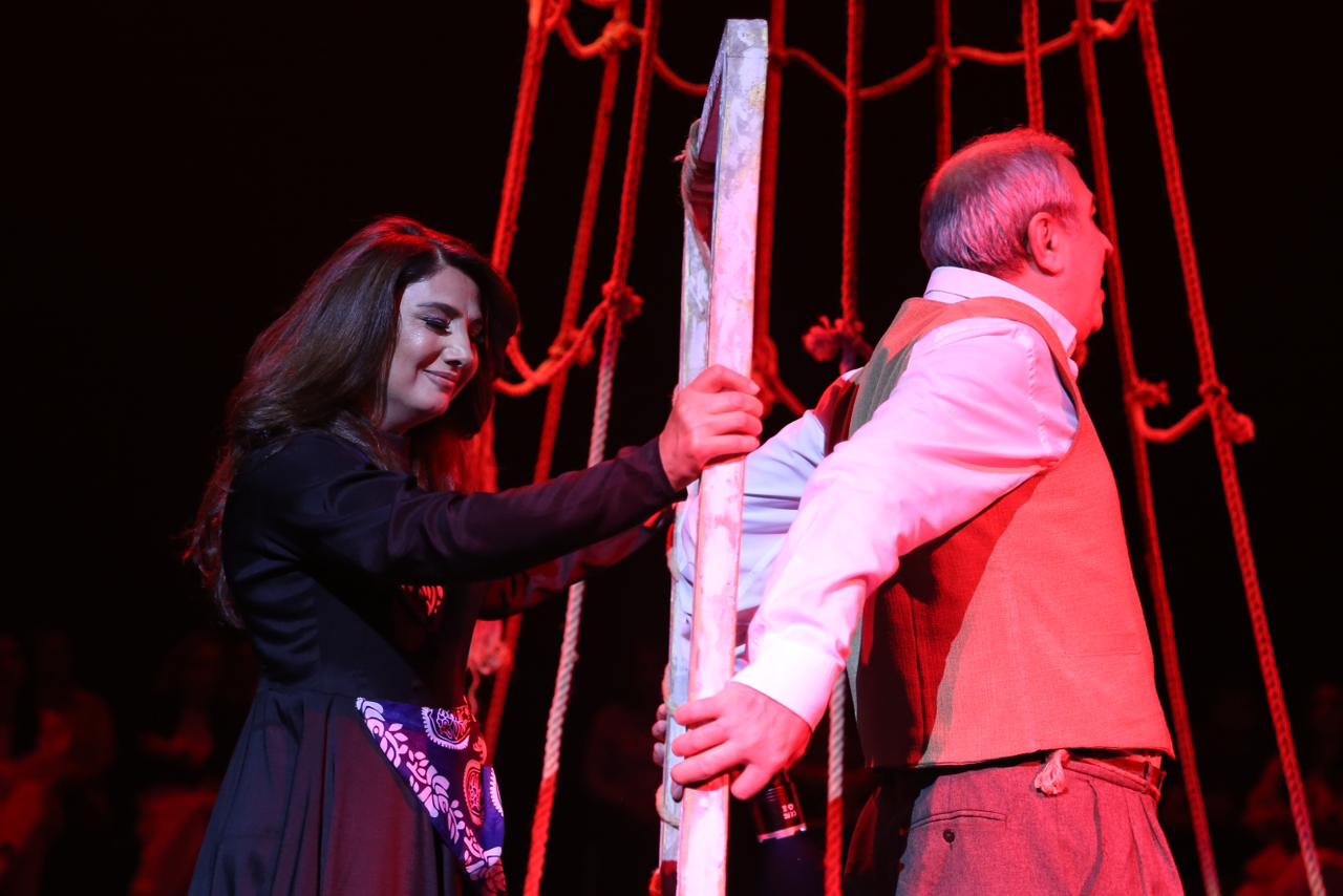 Любовь Сары и Бахрама, как слабый росток в засушливой почве… Но даже увядшие цветы могут вновь расцвести… (ФОТО)