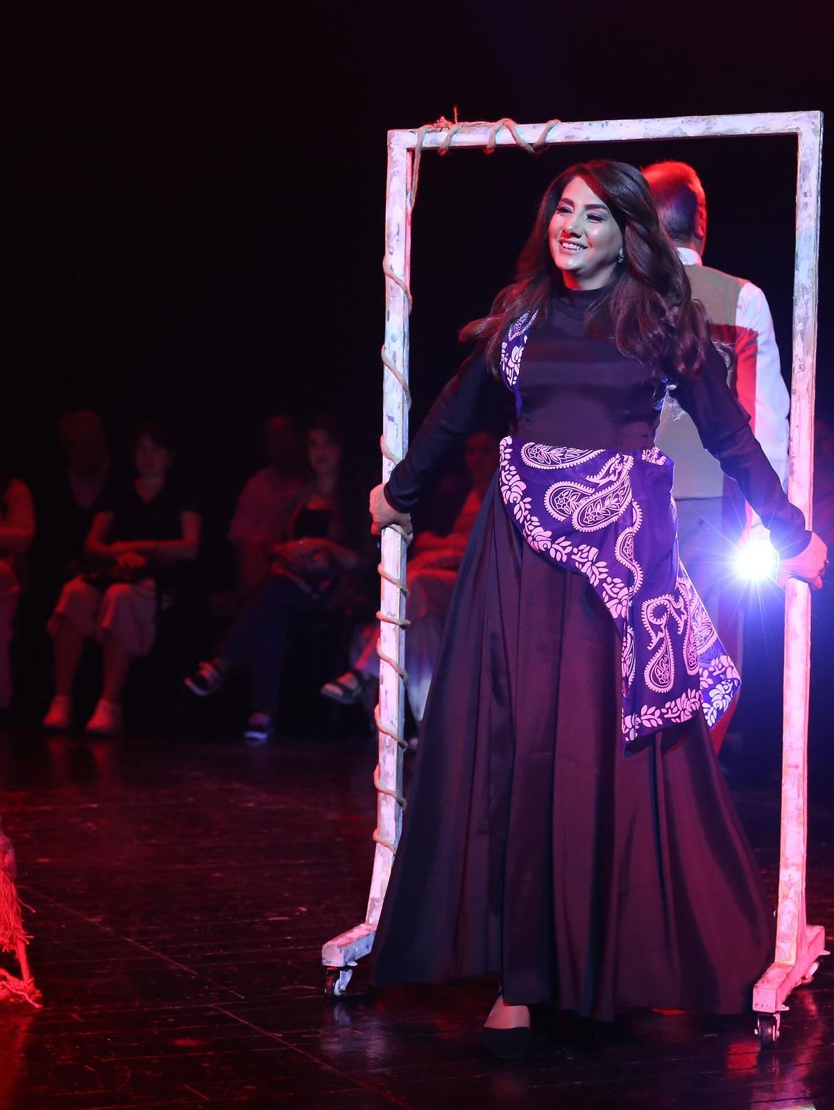 Любовь Сары и Бахрама, как слабый росток в засушливой почве… Но даже увядшие цветы могут вновь расцвести… (ФОТО)