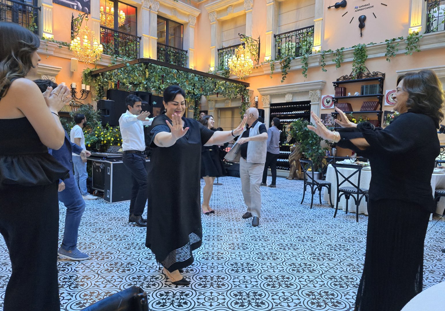 Юбилей Лалы Аббасовой: Мир женщины - история жизни, рассказанная сердцем (ФОТО)