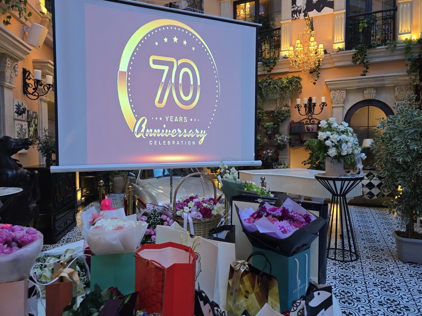 Юбилей Лалы Аббасовой: Мир женщины - история жизни, рассказанная сердцем (ФОТО)