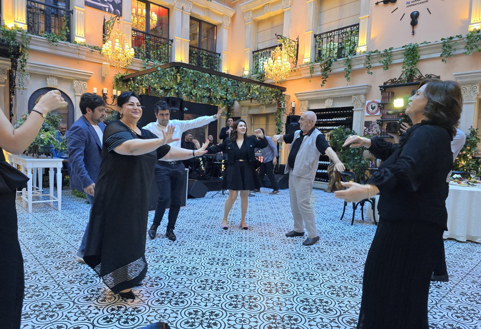 Юбилей Лалы Аббасовой: Мир женщины - история жизни, рассказанная сердцем (ФОТО)