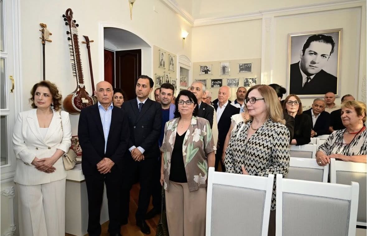 В Баку открыт мемориальный кабинет легендарного Рашида Бейбутова, представлена концертная программа (ФОТО)