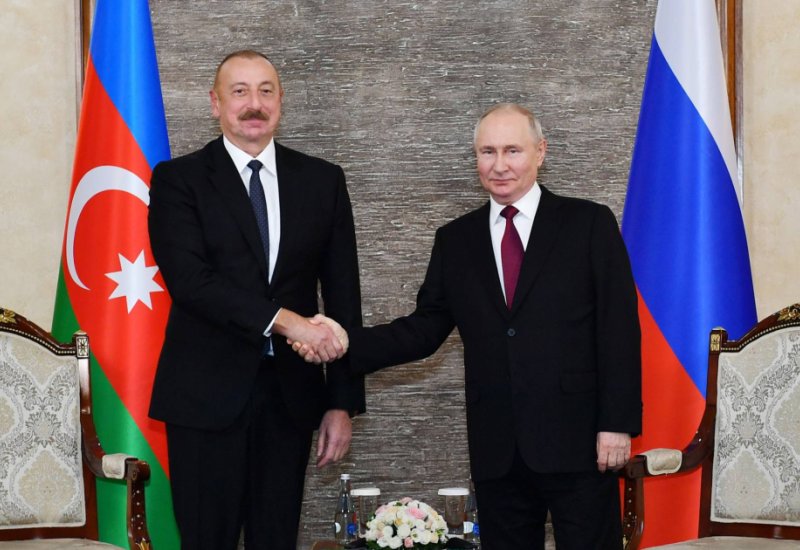 Владимир Путин позвонил Президенту Ильхаму Алиеву