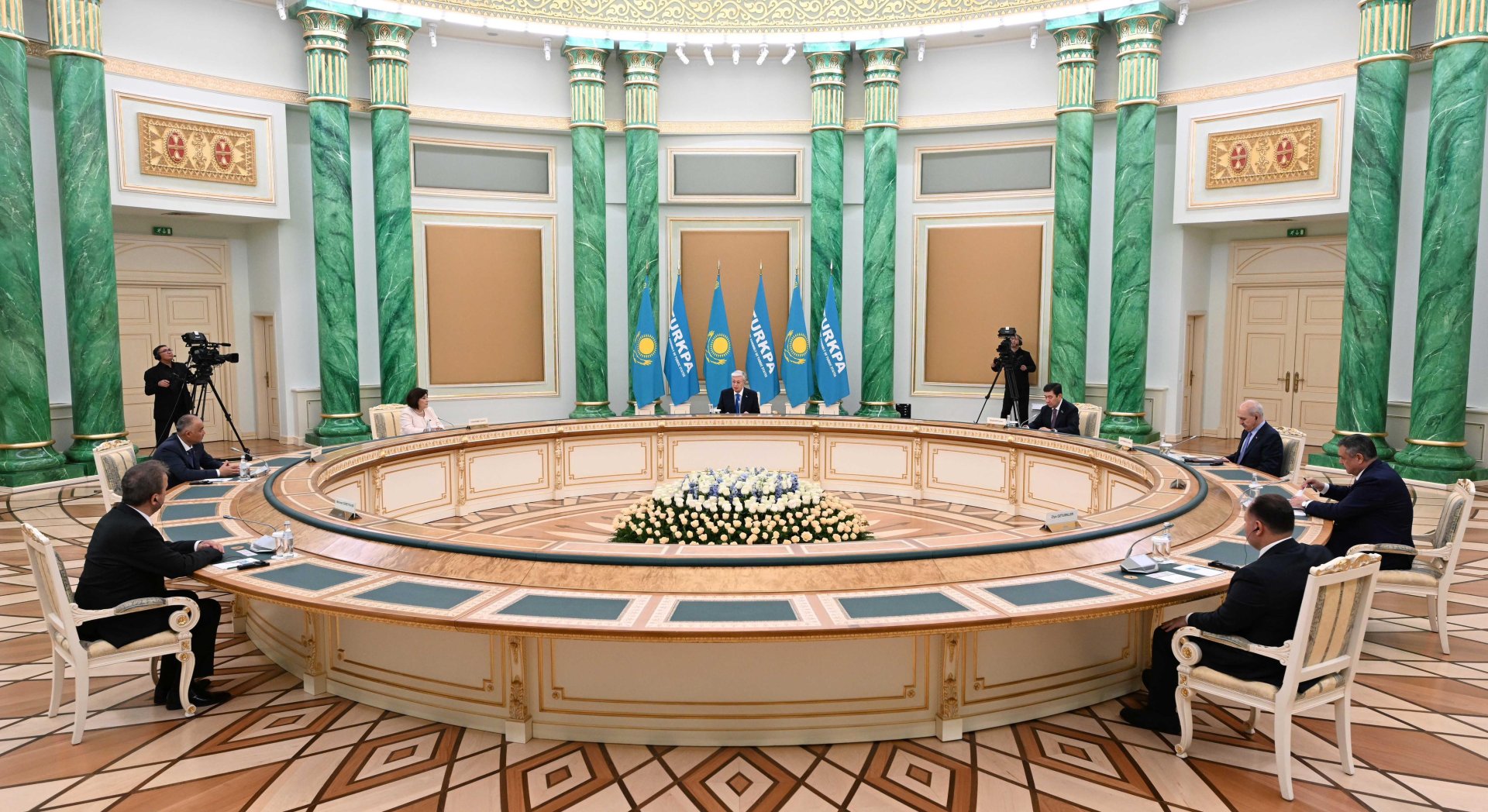 Президент Казахстана встретился с главами парламентов государств-участников ТЮРКПА (ФОТО)