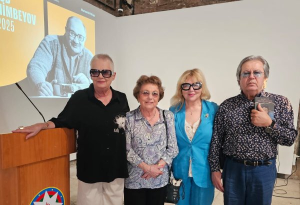 В Стамбуле презентован роман Максуда Ибрагимбекова "Приходила женщина в черном" на турецком языке (ФОТО)