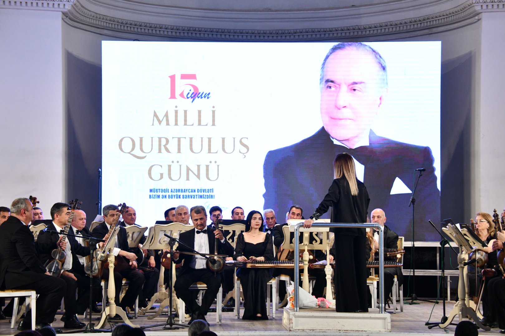 В Баку состоялся торжественный концерт, посвящённый Дню национального спасения (ФОТО)