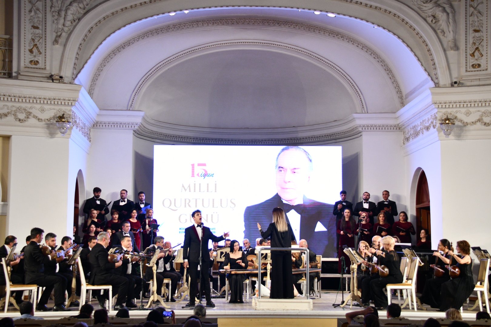 В Баку состоялся торжественный концерт, посвящённый Дню национального спасения (ФОТО)