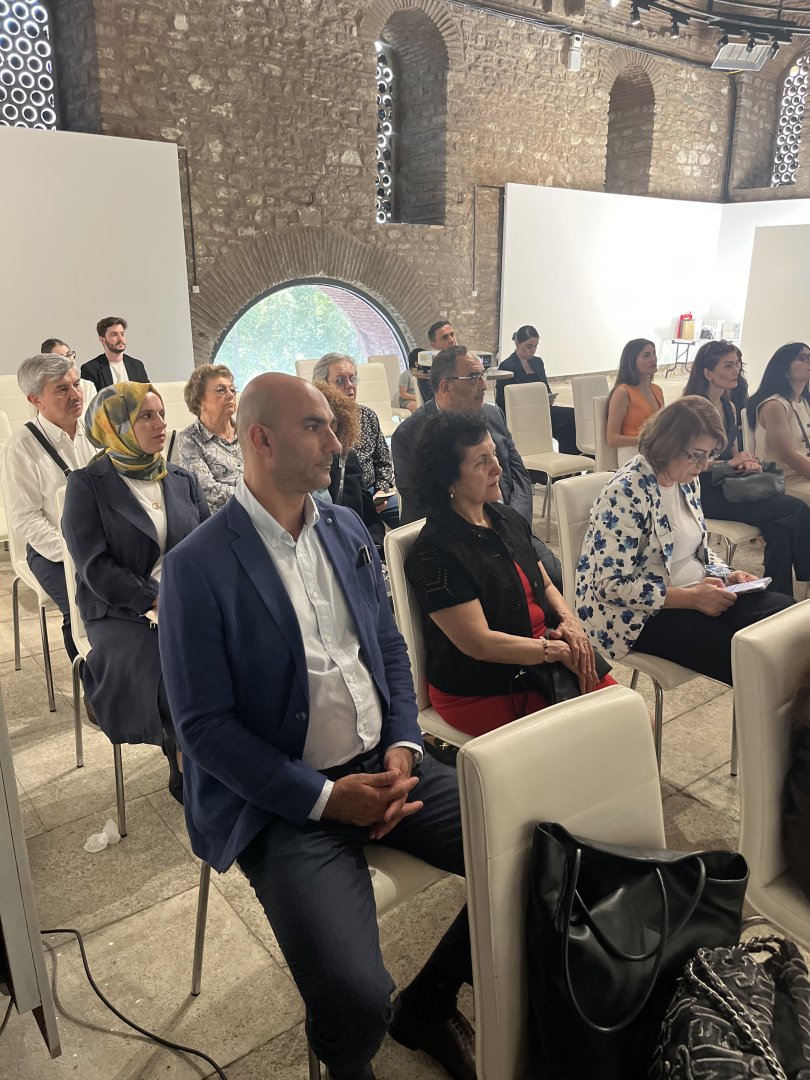 В Стамбуле презентован роман Максуда Ибрагимбекова "Приходила женщина в черном" на турецком языке (ФОТО)