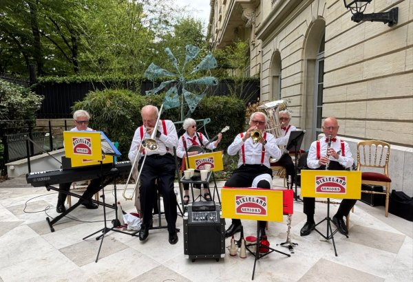 Французские пенсионеры в ритме диксиленда на презентации культурного наследия Азербайджана в Париже (ВИДЕО, ФОТО)