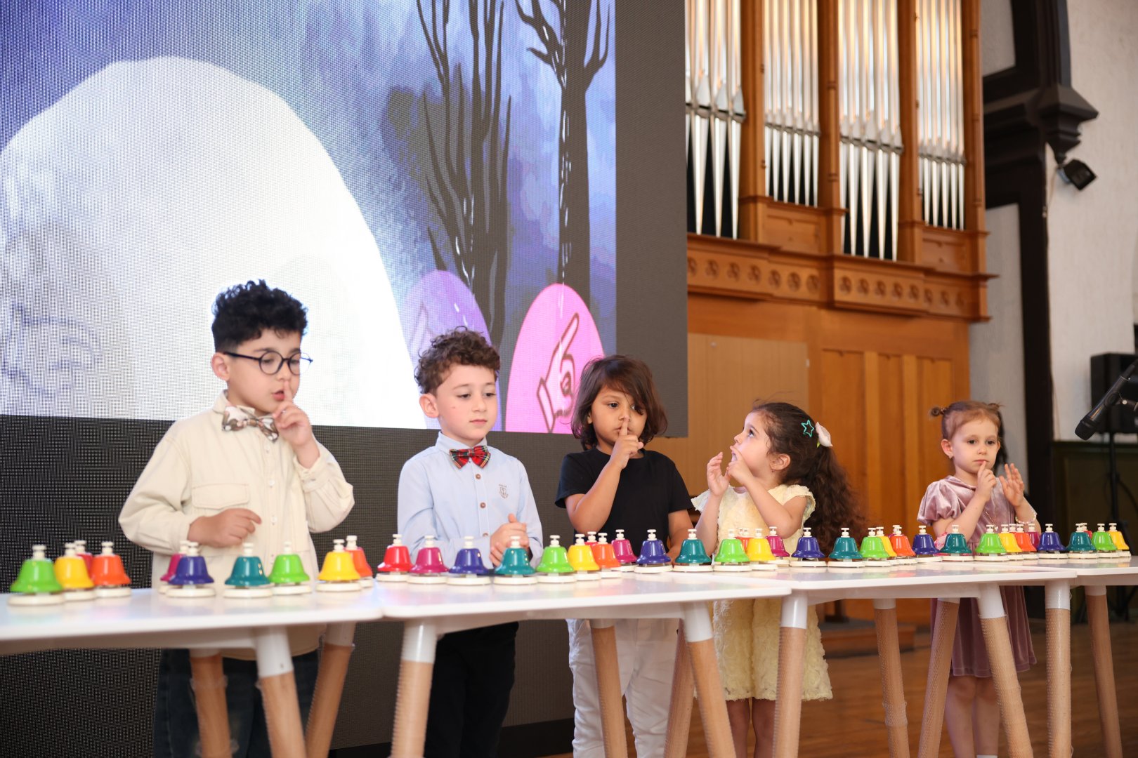 Акустическая палитра Баку - колокольчики, фортепиано, вокал (ФОТО)