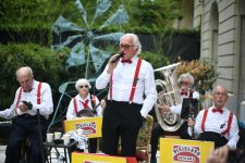 Французские пенсионеры в ритме диксиленда на презентации культурного наследия Азербайджана в Париже (ВИДЕО, ФОТО)