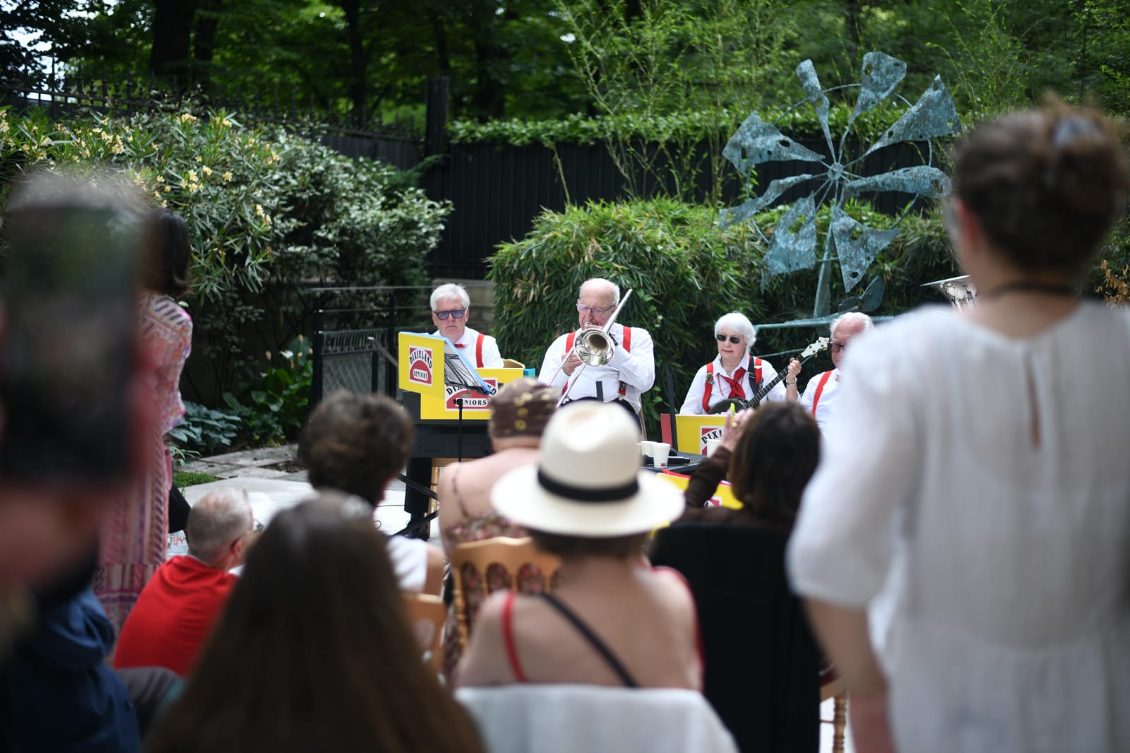 Французские пенсионеры в ритме диксиленда на презентации культурного наследия Азербайджана в Париже (ВИДЕО, ФОТО)