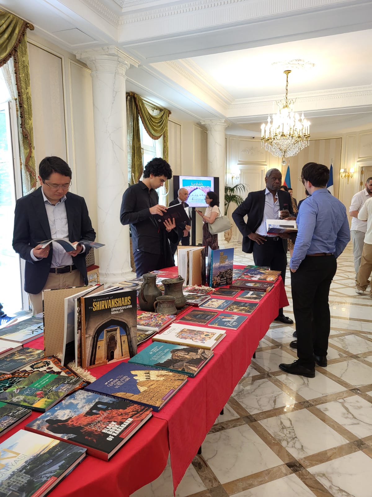 Французские пенсионеры в ритме диксиленда на презентации культурного наследия Азербайджана в Париже (ВИДЕО, ФОТО)