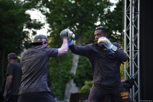 UFC на берегу Каспия: бойцы провели открытую тренировку в сердце Баку (ФОТО)