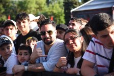 UFC на берегу Каспия: бойцы провели открытую тренировку в сердце Баку (ФОТО)