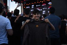 UFC на берегу Каспия: бойцы провели открытую тренировку в сердце Баку (ФОТО)