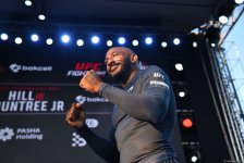 UFC на берегу Каспия: бойцы провели открытую тренировку в сердце Баку (ФОТО)