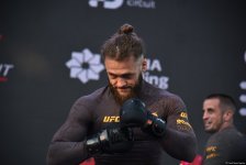 UFC на берегу Каспия: бойцы провели открытую тренировку в сердце Баку (ФОТО)