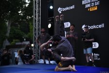 UFC на берегу Каспия: бойцы провели открытую тренировку в сердце Баку (ФОТО)