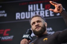 UFC на берегу Каспия: бойцы провели открытую тренировку в сердце Баку (ФОТО)