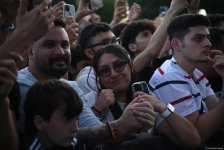 UFC на берегу Каспия: бойцы провели открытую тренировку в сердце Баку (ФОТО)