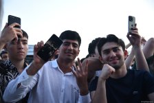 UFC на берегу Каспия: бойцы провели открытую тренировку в сердце Баку (ФОТО)