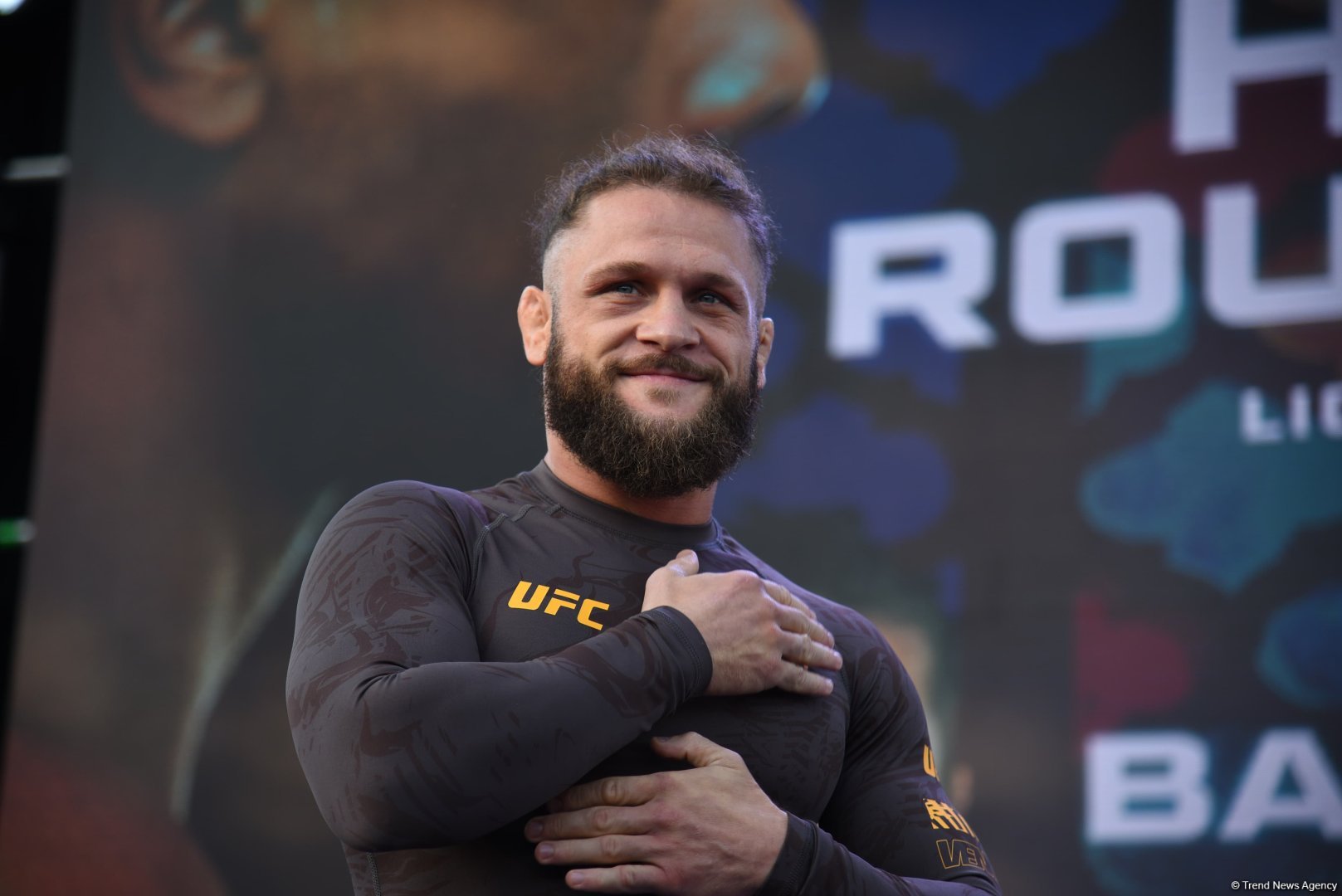 UFC на берегу Каспия: бойцы провели открытую тренировку в сердце Баку (ФОТО)