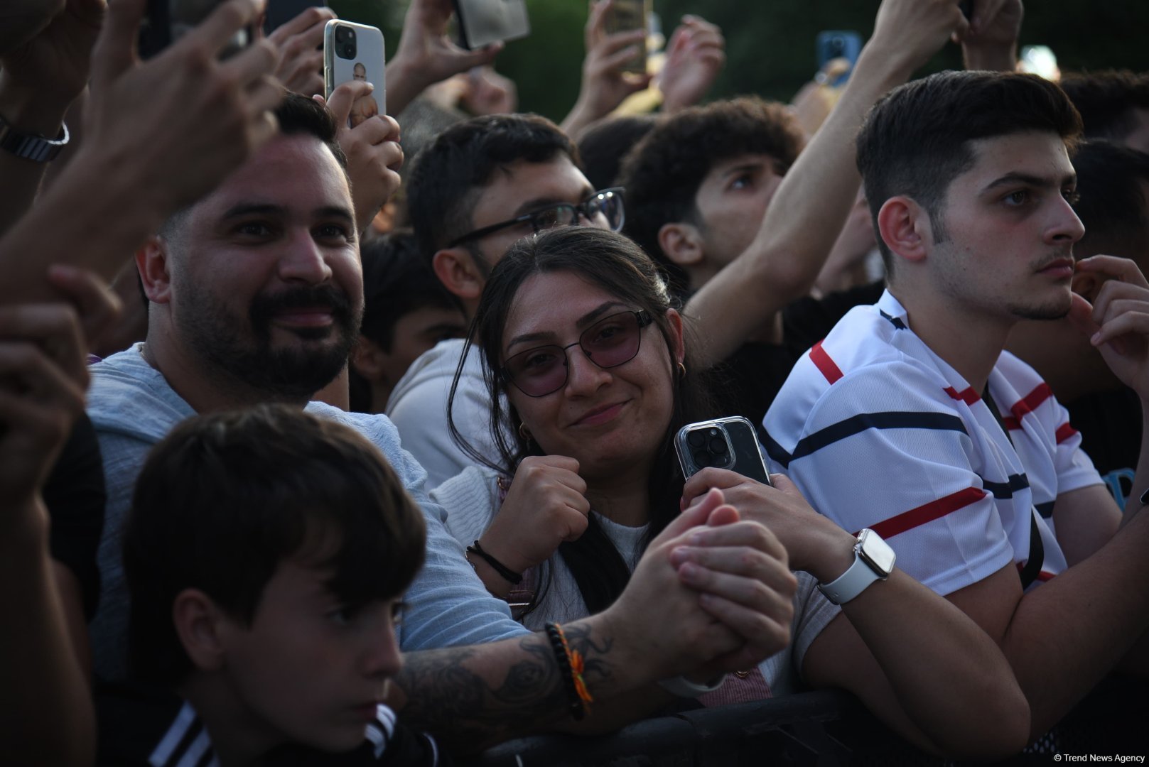 UFC на берегу Каспия: бойцы провели открытую тренировку в сердце Баку (ФОТО)