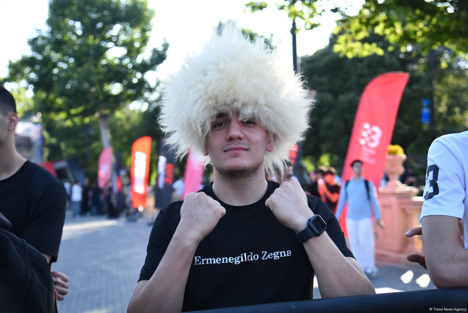 UFC на берегу Каспия: бойцы провели открытую тренировку в сердце Баку (ФОТО)