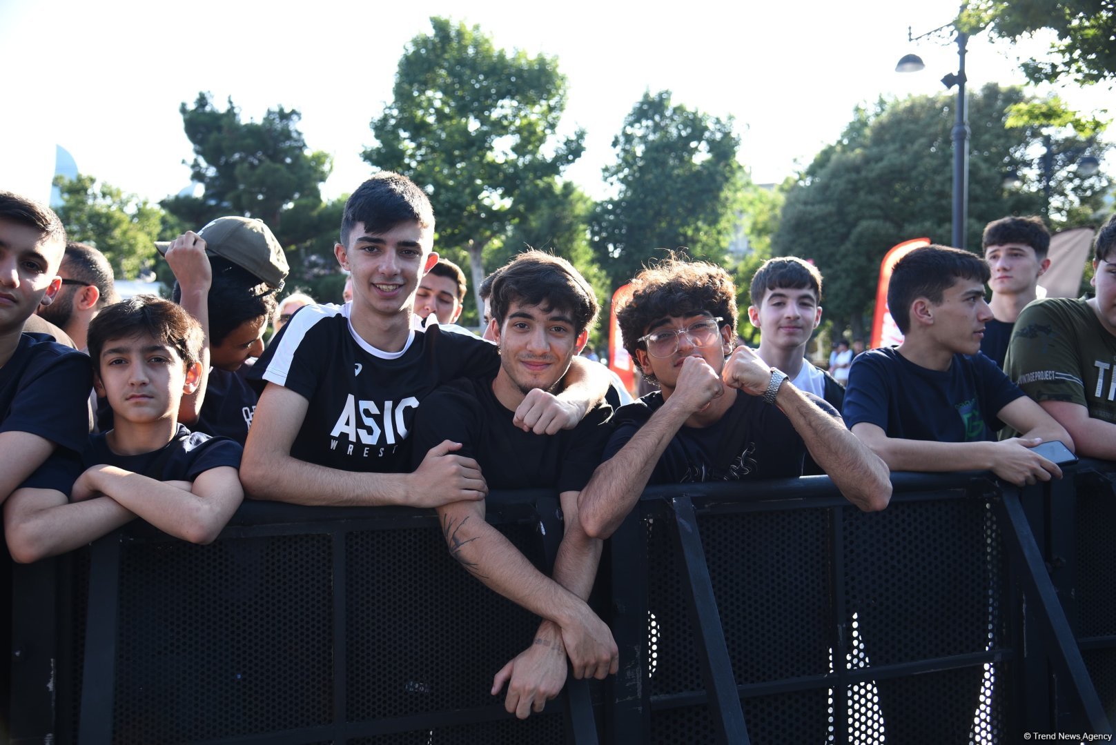 UFC на берегу Каспия: бойцы провели открытую тренировку в сердце Баку (ФОТО)