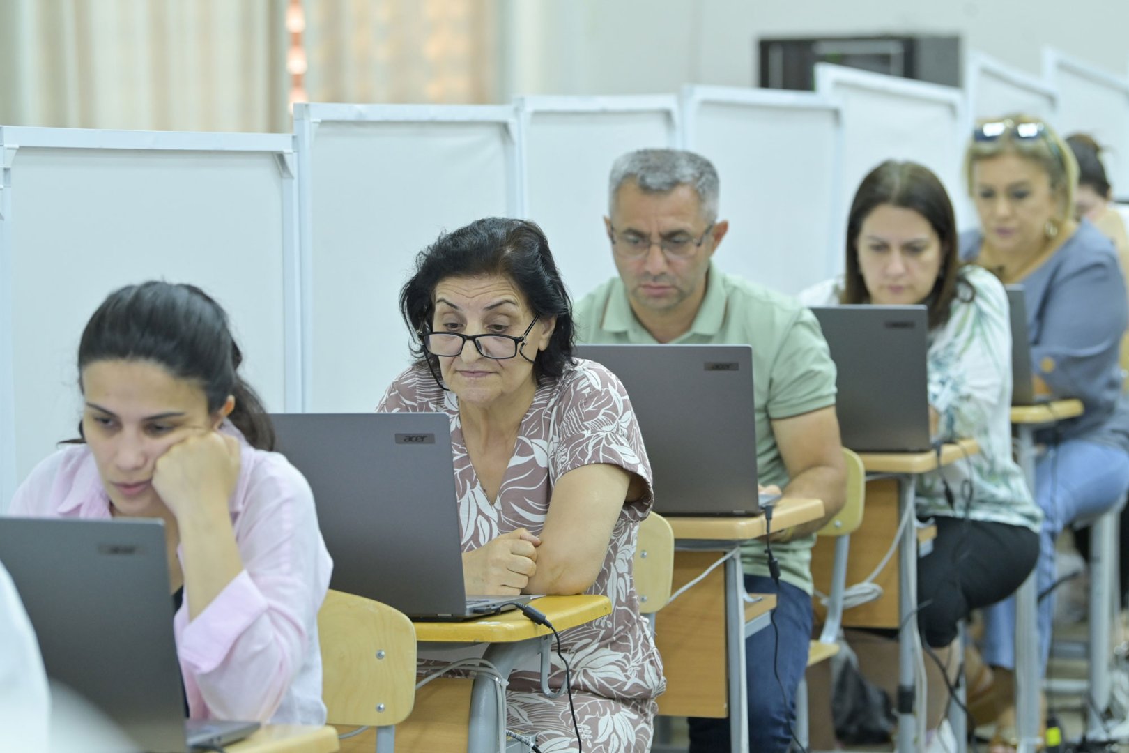 Названо количество учителей, успешно прошедших сертификацию по иностранным языкам в Азербайджане