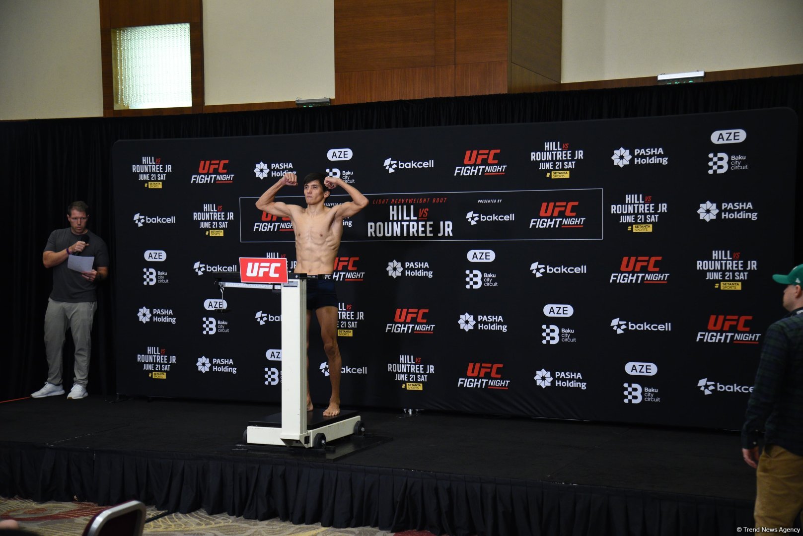 В Баку состоялась официальная церемония взвешивания участников UFC Fight Night (ФОТО)