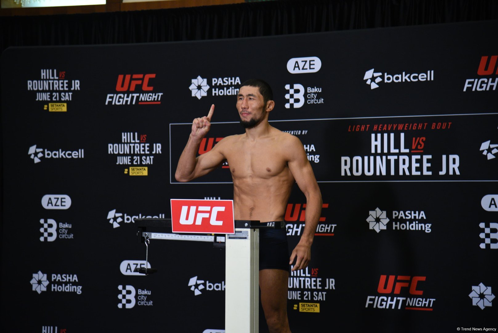 В Баку состоялась официальная церемония взвешивания участников UFC Fight Night (ФОТО)