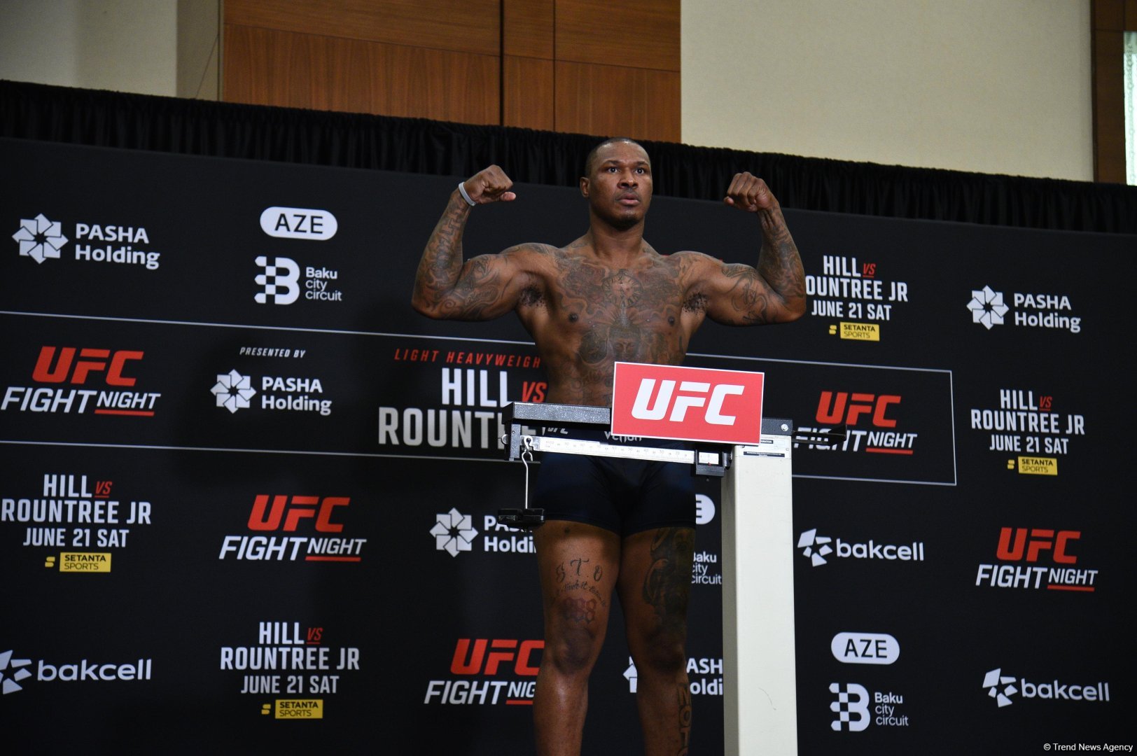 В Баку состоялась официальная церемония взвешивания участников UFC Fight Night (ФОТО)