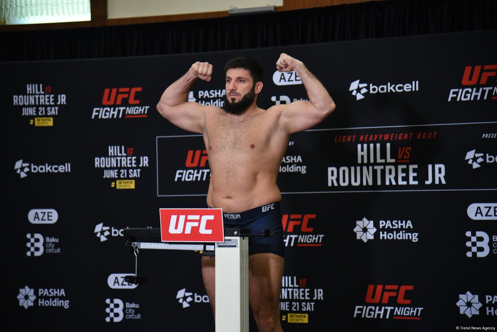 В Баку состоялась официальная церемония взвешивания участников UFC Fight Night (ФОТО)