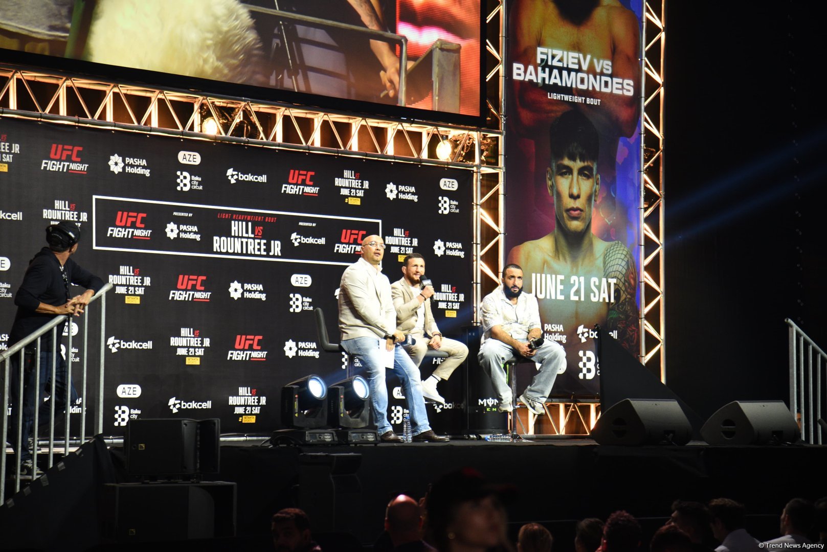 В Баку состоялась торжественная церемония взвешивания бойцов UFC Fight Night c участием тысячи болельщиков (ФОТО)