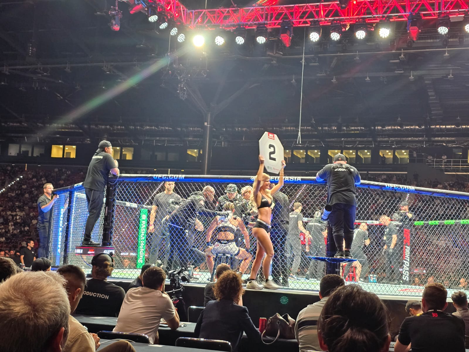 UFC Fight Night: Определилась победительница предварительного карда в полулегком  весе между бойцами из России и Польши (ФОТО)