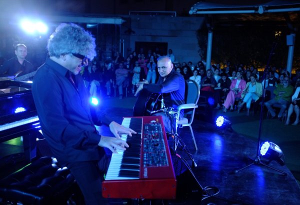 Поток эмоций с виртуозом Шаином Новрасли под открытым небом Баку - магия джаза и импровизаций (ВИДЕО, ФОТО)