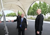 Президент Ильхам Алиев ознакомился с работами, проводимыми на проходящем через город Евлах участке магистральной дороги Баку-Алят-Газах-государственная граница с Грузией (ФОТО/ВИДЕО)