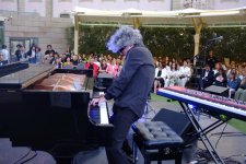 Поток эмоций с виртуозом Шаином Новрасли под открытым небом Баку - магия джаза и импровизаций (ВИДЕО, ФОТО)